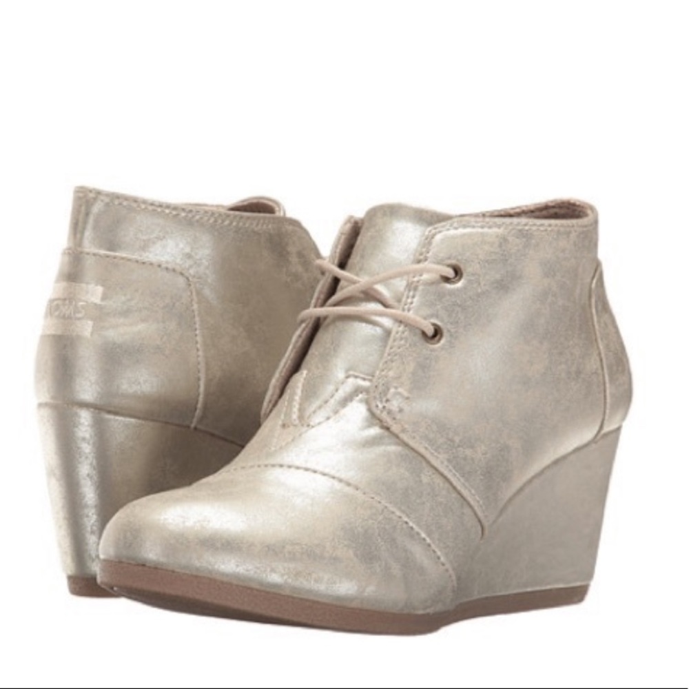 Toms Desert Gold Metallic Wedge 8